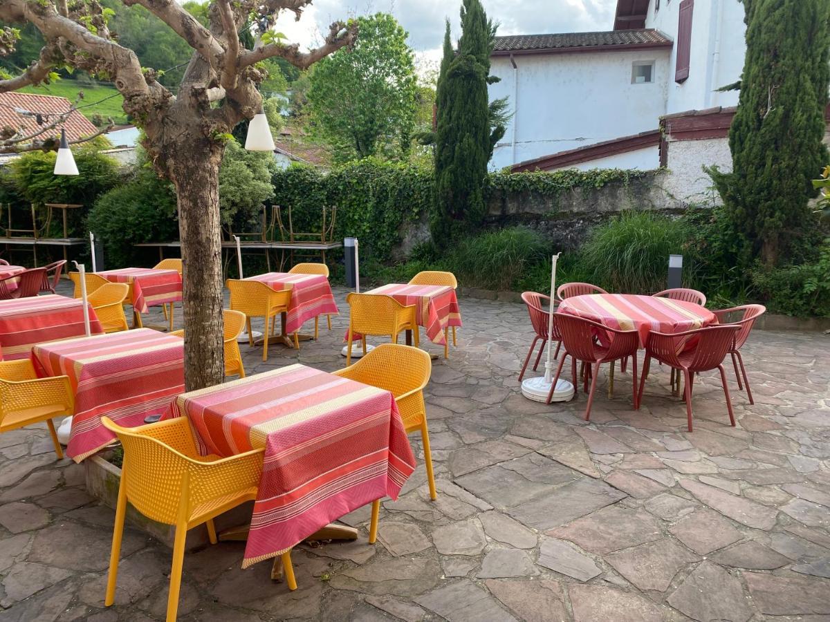 Hotel Juantorena Saint-Etienne-de-Baigorry Esterno foto